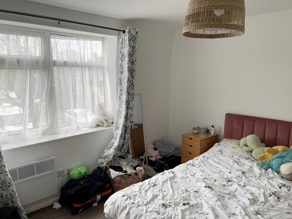 Lot: 129 - REFURBISHED FLAT WITH GARDEN PRODUCING JUST OVER £15,000 PER ANNUM -